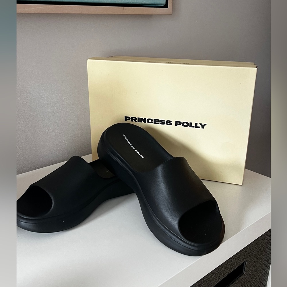 Fashionable princess Polly slides